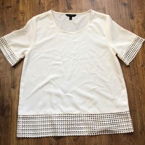 BANANA REPUBLIC white shirt sleeve top cute trim!